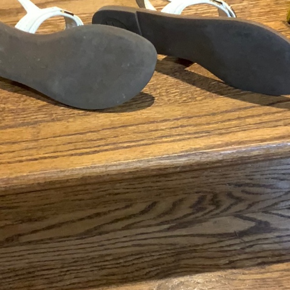 Tory Burch White and Brown Thong Sandals - Picture 4 of 6